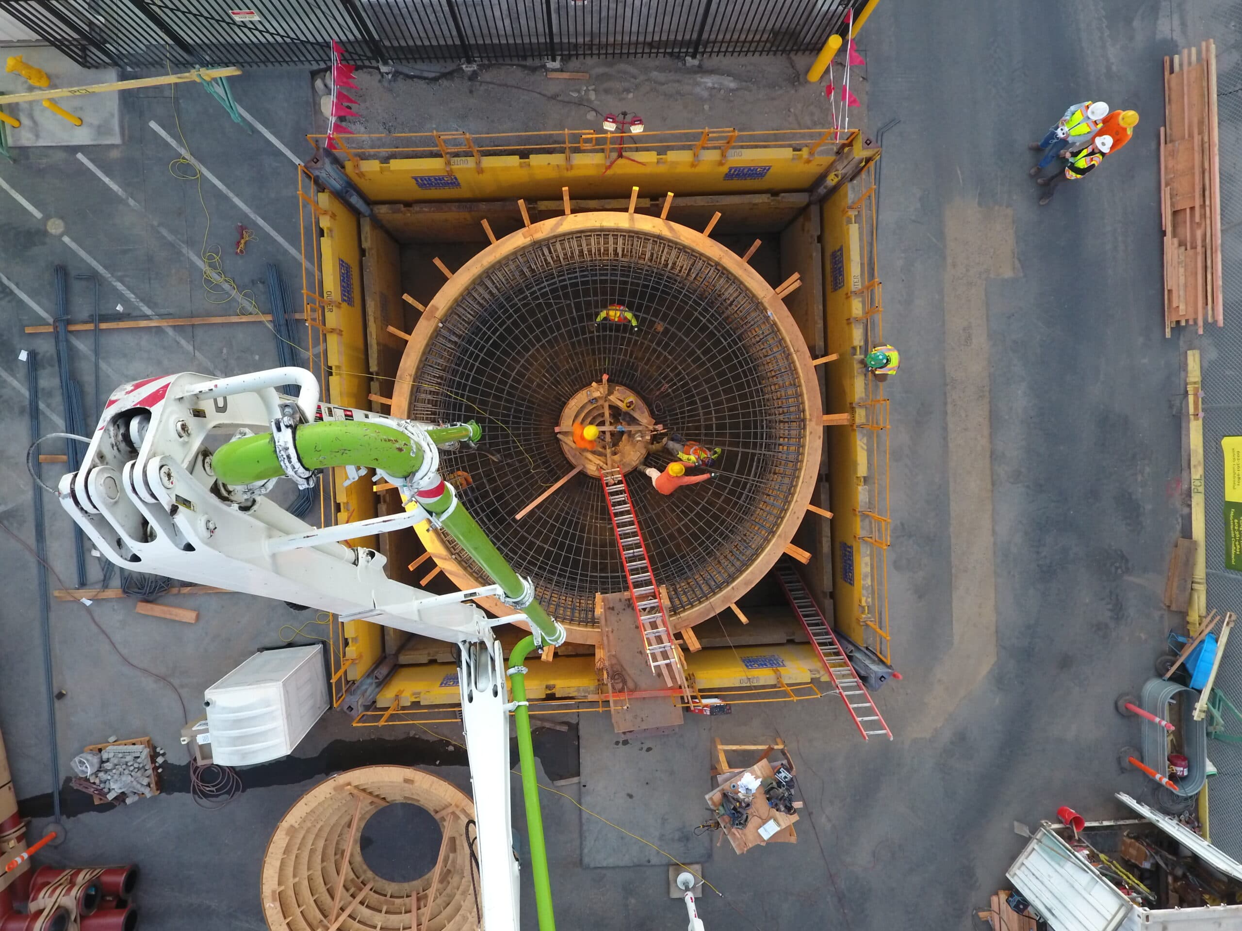 Civil concrete construction with gang form systems
